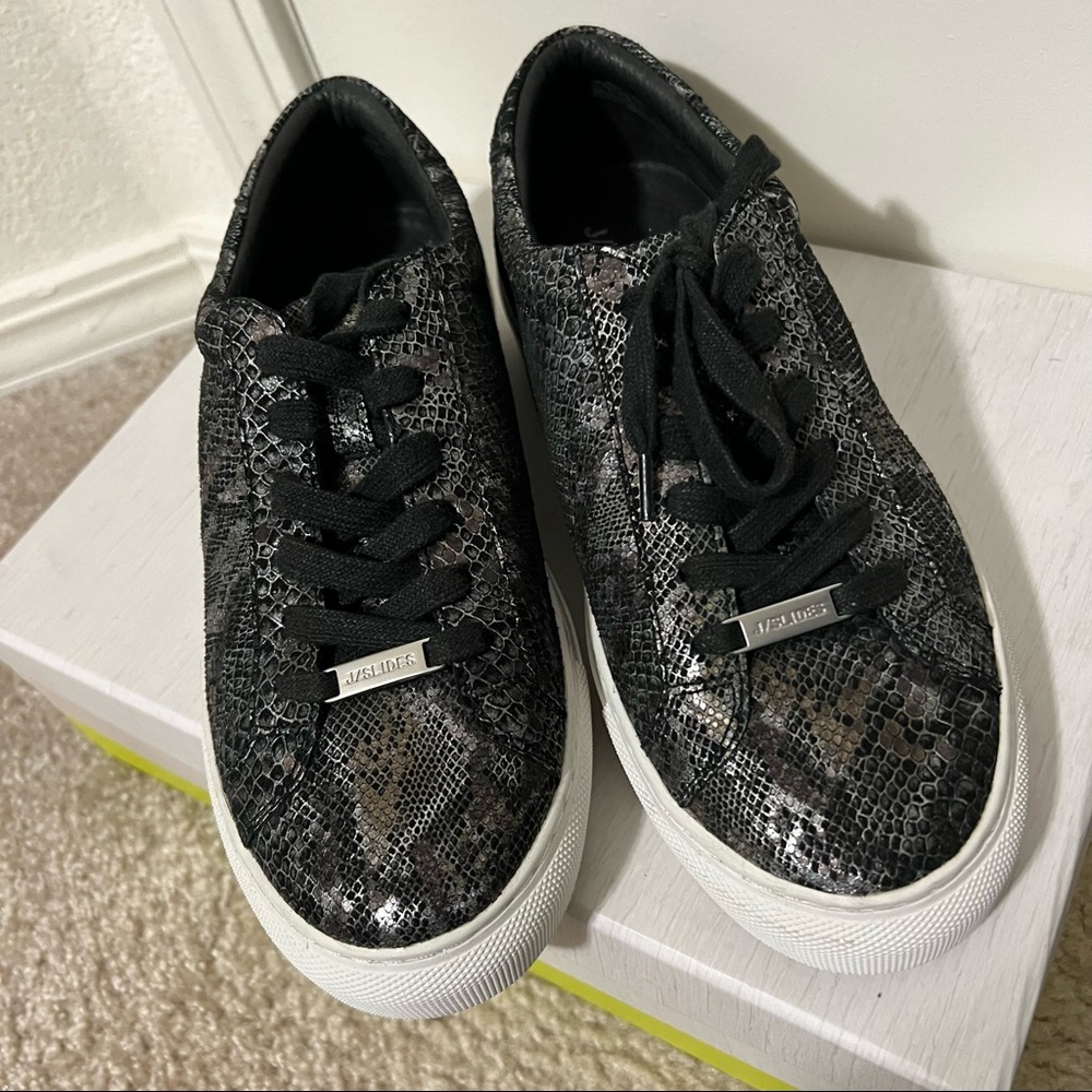 LAST CHANCE ⚫️ NWOT J/SLIDES 6.5 Metallic Sneakers ⚫️